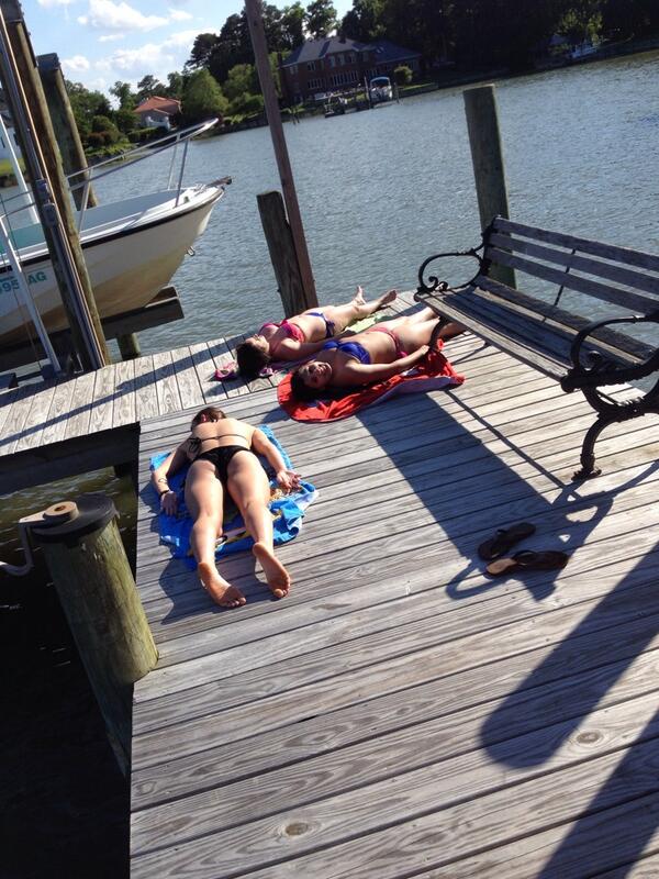 tgbatzel's tweet photo. The struggle to get a tan... http://t.co/JOGMLjaj4k