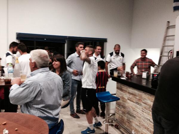 Sigue la fiesta...
Y no es por "la décima"
#somosdeterceracondoscojones