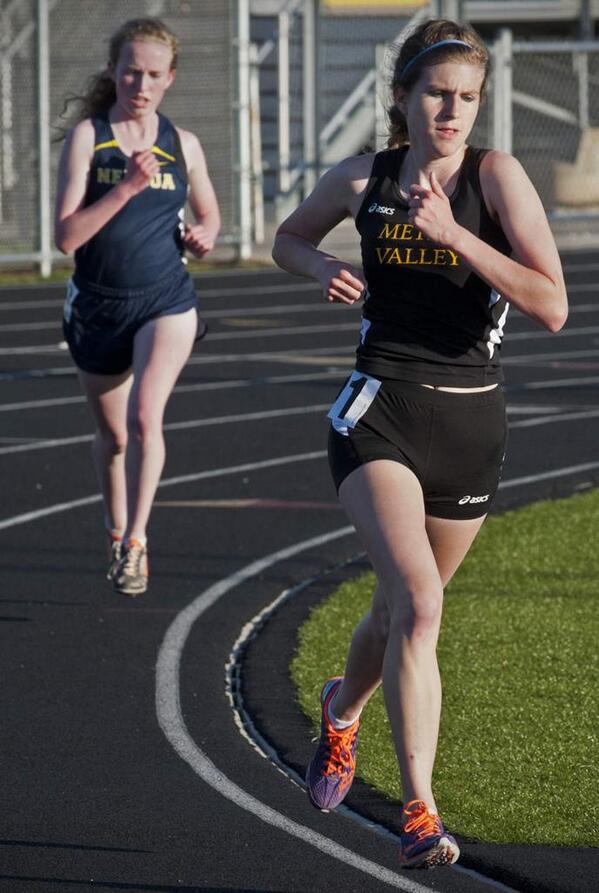 MeteaGirlsTrack's tweet photo. BIG S/O to Kendall Cast for staying strong during the 2 mile at the @IHSAState State meet at EIU! #soproud #State2014 http://t.co/bDIMbE2QgG