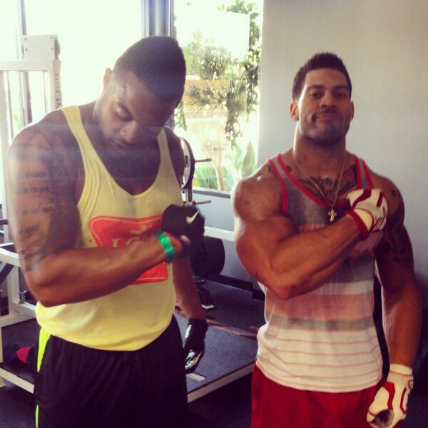 Wes_Saunders88's tweet photo. Just #Laroning out here. 💪 #ColtStrong @MrLandry30 http://t.co/peobQkDZ0o