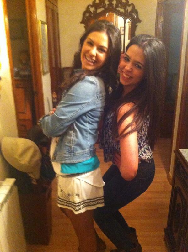 Crismuni6's tweet photo. Nose puede salir con estas dos!!!@Maria_RebPar @cccristina9 http://t.co/zpC6Dq2xSU
