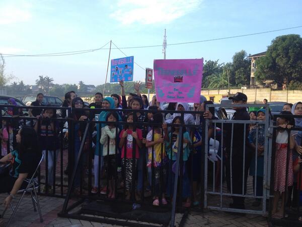 kincirdotcom's tweet photo. Nihh fans nya @teenebelle_ID cihuyyyy http://t.co/KiVma9cfvW