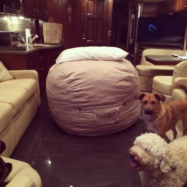 MichaelAnnett's tweet photo. Everyone needs to have a LoveSac on their coach. @StenhouseJr remember that bag I was carrying in KC? #sacproblems http://t.co/q4hcZ5MTgw