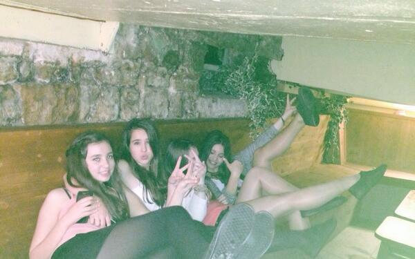 paulacostales_'s tweet photo. Sabadazo es poco mongolas @silviagarcia27_ @anina_8 @sarapc99_ http://t.co/tDXRh13MP3
