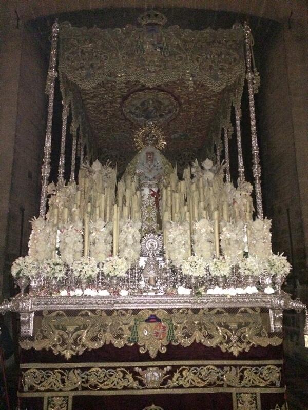 Hdad_Macarena's tweet photo. La Virgen de la Esperanza ya reposa en la Catedral de Sevilla. #50Aniversario http://t.co/ySFEEtpJC9