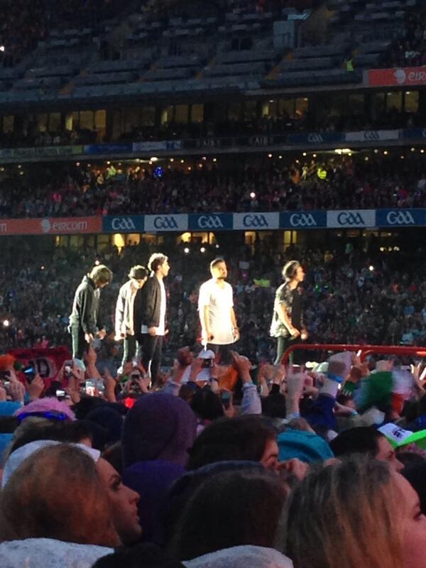netsienet's tweet photo. @onedirection A brilliant night in the #pissingrain thank you!! http://t.co/Bufd8mo6ea