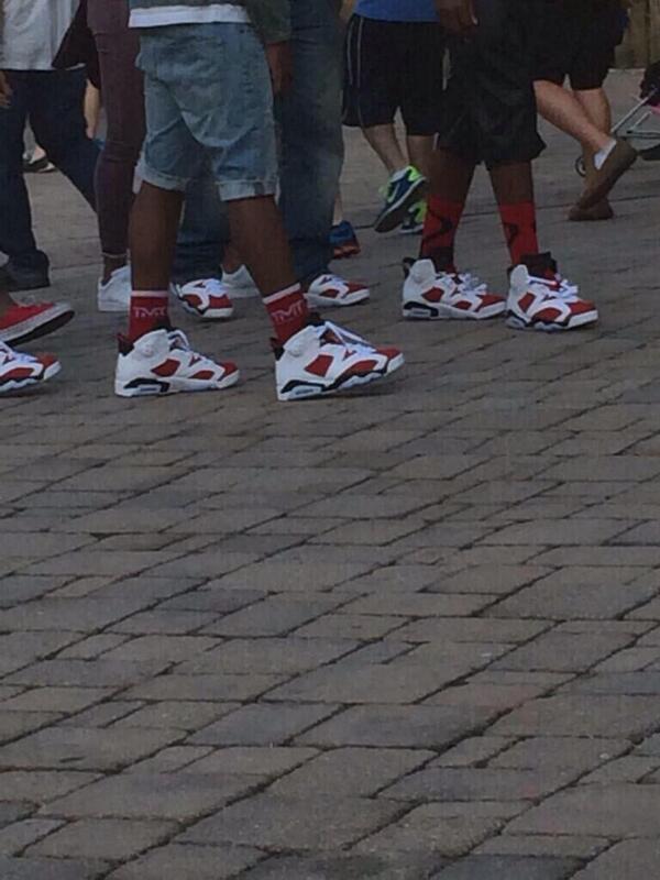 CommonLightskin's tweet photo. School on Tuesday gone be like 😭 http://t.co/ZaTDJfsrNE