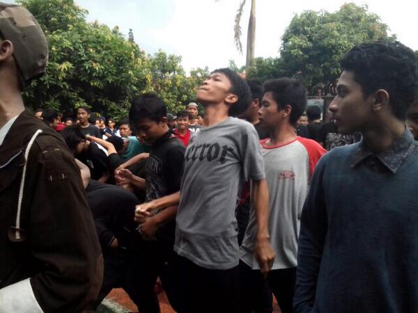 Walaupun hujan tetep gokil yee bro"<a href="/denyphc/">Deny Kusumah</a>: Thanks buat <a href="/SEVERAfest2/">SevenRegenerationAct</a> pecahh pas thirteen keep stand on mosphit \13/ "