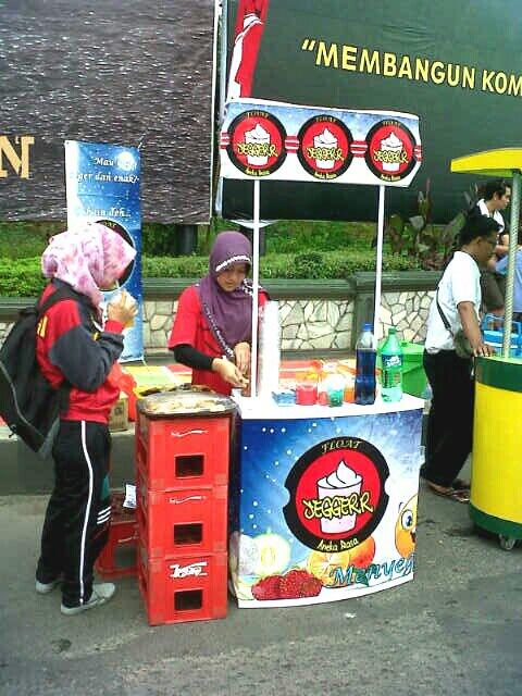 Float JEGGERR dan otak - otak hadir di bunderan gajah Bandar Lampung #infoBDL <a href="/InfoBDL/">Info Bandar Lampung™</a> @infolampung <a href="/kicauBDL/">Kicau BDL</a>