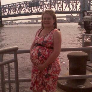 cupcake2119's tweet photo. #8months #pregnant http://t.co/VaBKhPQ56X