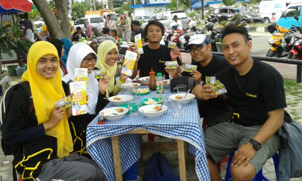 hendalben's tweet photo. Senyum ikhlas bersama indosat :) http://t.co/x9FDMNYpzd