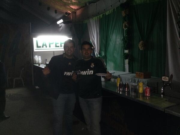 EscalonaLaPepa's tweet photo. Feria en @lapepa_1980 los únicos iluminados tras el incendio en los transformadores! @Santa_veracruz #FeriaenLaPepa http://t.co/AMAajjPF9n