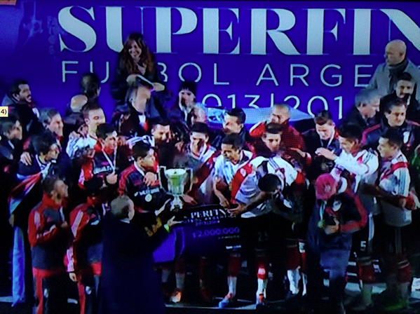 Infomedia24hrs's tweet photo. #AHORA #ARGENTINA #SAN #LUIS #FUTBOL #RiverSuperCampeon 2013/14 (Foto) http://t.co/J2zvcftHP9