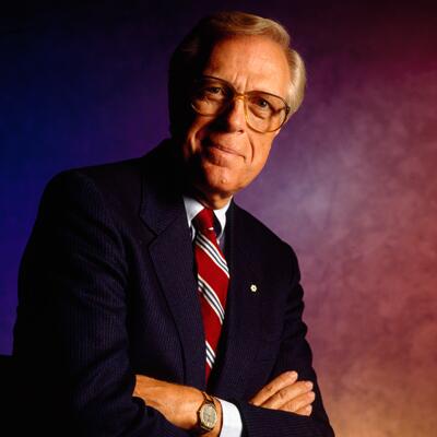 CBCTheNational's tweet photo. Knowlton Nash, former anchor of The National, has died at the age of 86. http://t.co/OnYrpVmKyZ http://t.co/Bucn2FpDd0