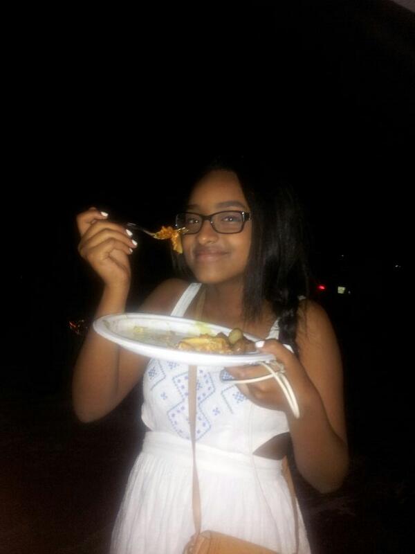 LoveFromLiyax's tweet photo. ME AND MY BAE LASAGNA #cuffcam http://t.co/KigwnngsV9