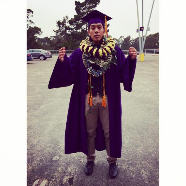 AngeloVivoMusic's tweet photo. Class of 2014 ๐๐๐ http://t.co/460xjSOMcp #SFSU2014 http://t.co/qyuNEKKkTi