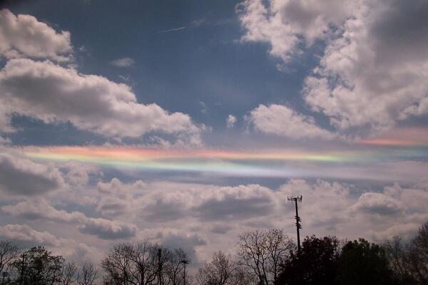 apodid's tweet photo. Sebuah Circumhorizontal Arc Di Atas Ohio | http://t.co/sgA6h8L4dV http://t.co/PlqJjlvac0