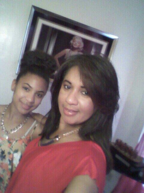 ReallTruu's tweet photo. With Mamii Love You Mami <3 http://t.co/w76QkBXysx