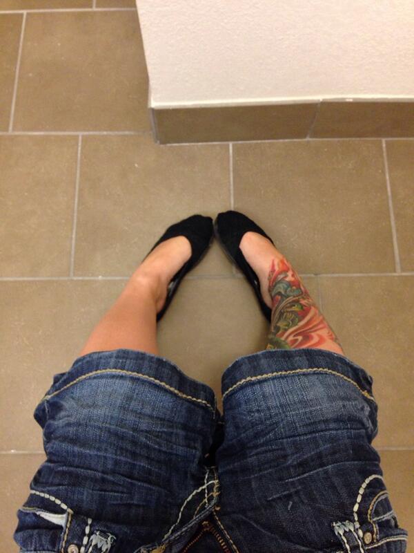 StephyDelicious's tweet image. Only a matter of time before the hotel room next door complains... #toilettalk