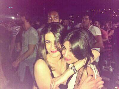 sandrasmc91's tweet photo. Esto va x mis queridas amigas x recordandom lo q m he perdido y lo grands q son @MMarta23 @Lorena__2  os odio perras♥ http://t.co/kG3yI80jQp