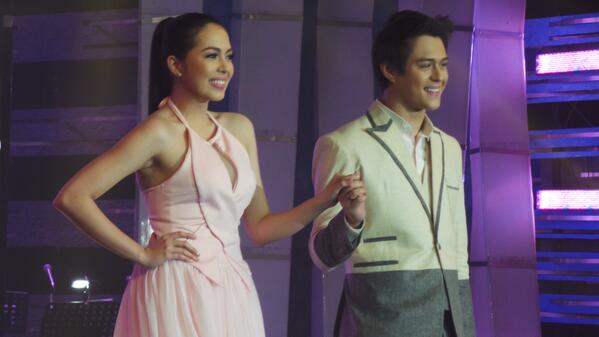 Push_Alerts's tweet photo. JulQuen reunited! Enrique Gil and Julia Montes celebrating the 22nd year of Star Magic! #TheMagicContinuesAt22 http://t.co/Ygl4caFgcn