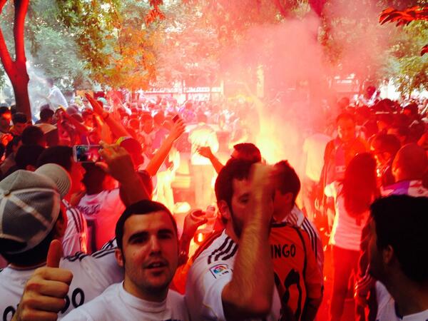 Carlosfraile11's tweet photo. Acaba un dia historico!!!! Campeones de europa!!! #HalaMadrid @nachobragado @salvadms @clloreth @Santi_Milans http://t.co/M18sG0FMh1