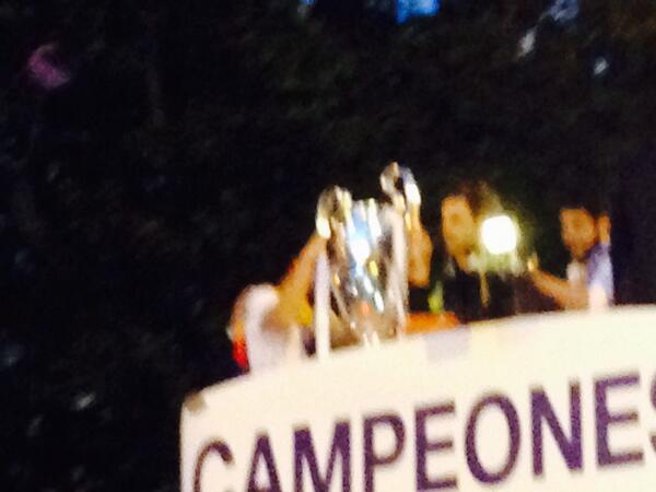 Carlosfraile11's tweet photo. Acaba un dia historico!!!! Campeones de europa!!! #HalaMadrid @nachobragado @salvadms @clloreth @Santi_Milans http://t.co/M18sG0FMh1