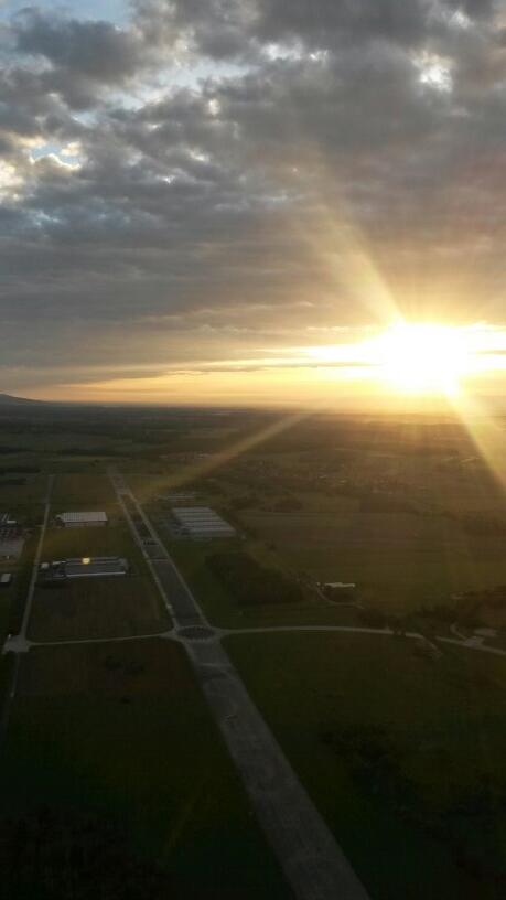 Fanfan070's tweet photo. Vol en montgolfière ce matin !! Yepa trop bien!! http://t.co/nvtUPmZAOm