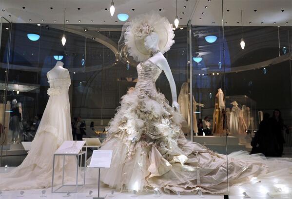 's Media: ロンドン、V&A博物館で『ウェディングドレス 1775-2014』展、開催中!来年3/15まで https://t.co/PP78NfyOgG 's Media: ロンドン、V&A博物館で『ウェディングドレス 1775-2014』展、開催中!来年3/15まで https://t.co/PP78NfyOgG