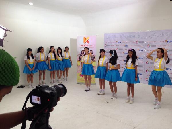 kincirdotcom's tweet photo. Lanjut #AudisiTeenebelle lg yuk. Kali ini dibagi perkelompok, masing2 10 orang. http://t.co/61EI3tdrW1