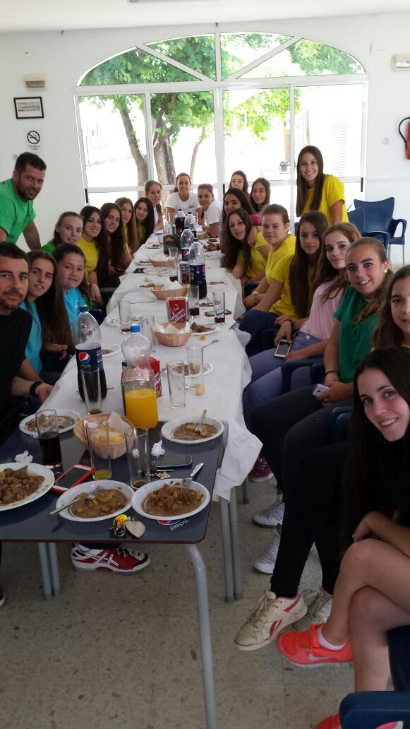 ubvvoley's tweet photo. UBV de comida. #convivencia #buenrato #ubeuvitaspower http://t.co/uu7xwqLTIL