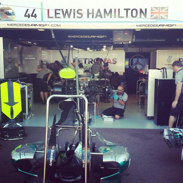 Hoping to see Lewis Hamilton celebrate a 1st with <a href="/GHMUMM/">Maison MUMM</a> #MonacoGP