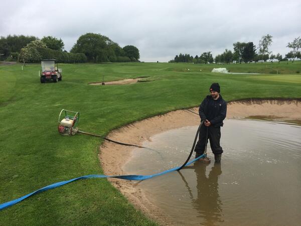 LeedsGolfCentre's tweet image. Dedicated @LGC_Greens team at work this morning. #haterain #lovegolf well done lads #properteam