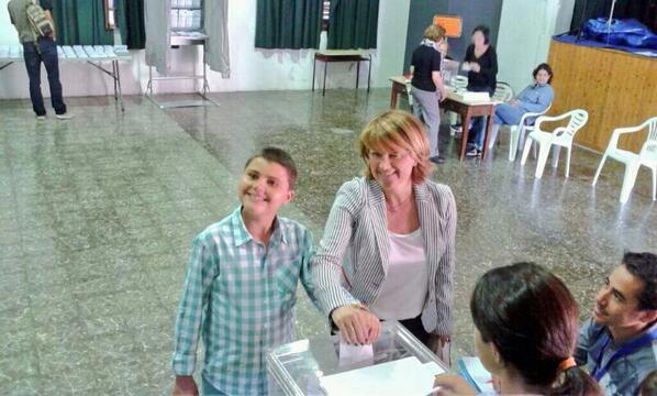 Nuestra candidata Rosa Estarás ejerce su derecho a voto en San Magín de Palma