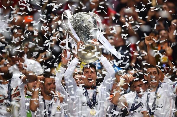 LuisCalles9's tweet photo. Cómo explicarte lo que es el orgullo, si no sabes lo que es levantar diez veces la Copa de Europa. http://t.co/Y1t1zUzBfw