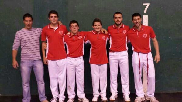 BeatElorriaga's tweet photo. No seremos los mejores pero el buen rollo y la aficion k tenemos increible
aupa chavales @eder_urresti @ortiztxu http://t.co/9oGNS8iBmq