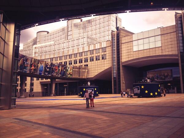 SPDEuropa's tweet photo. Der große Tag: Wir berichten direkt aus dem #Europaparlament in #Brüssel über #EP2014. #VotedSchulz #knockthevote http://t.co/dtBwMpJv6S