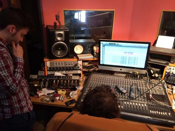 varomontiel's tweet photo. Escuchando la premezcla por fin :) @bdpopcornmakers http://t.co/uU3rsYShPO