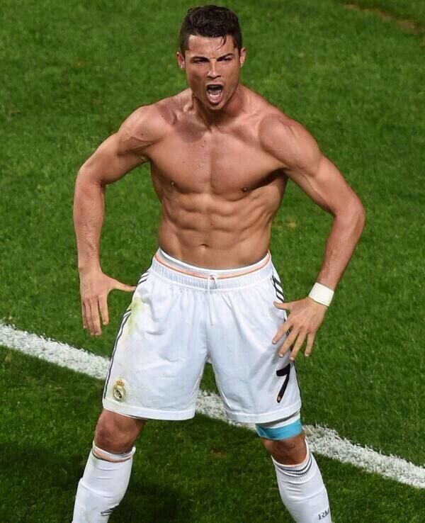 mandzumich's tweet photo. "Ha cambiado", "no es un chulo" decían. Sólo Ronaldo celebra así el 4-1 habiendo hecho un partido penoso. #GILIPOLLAS http://t.co/Xnyxz1PPvV
