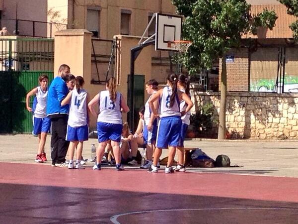 gerhulk92's tweet photo. ¡¡¡Gran año con vosotras!!! Espero que sean muchos más...@LaLlumBC http://t.co/T0YiUSM9aL