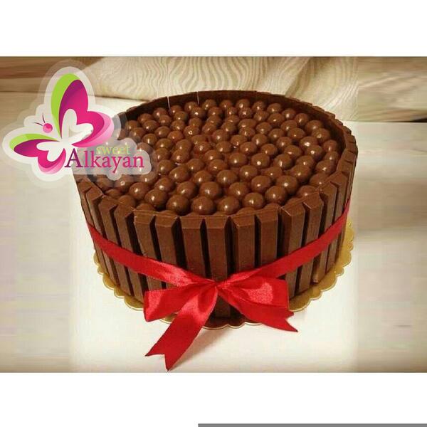 alkayan_sweet's tweet photo. كيكه الكت كات باحجام مختلفه http://t.co/4y3qBcxQlo