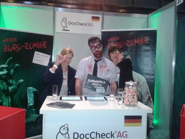 RouvenSchaefer's tweet image. Elisa und Ina haben heute ein Auge auf Talente geworfen #mastermesse #bürozombie #doccheck #karriere #koeln