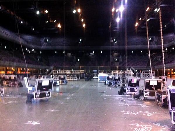 veldkamp73's tweet photo. “@housequakecom: Building up the stage at the Ziggo Dome. #prince #princearmy http://t.co/OhZvOF2sxh”