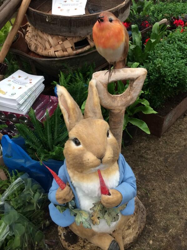 Peter Rabbit&friends were helping out with the takedown of @hooksgreenherbs & Beatrix Potter garden at #RHSChelsea :D