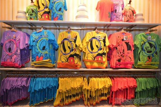 Mezzomikiのディズニーブログ 14春 夏のディズニーランドで買えるファッショングッズ 洋服のお土産まとめ Http T Co Eibvokqkpi Tシャツやパーカー ピアス ファンキャップなど情報を追加しました Http T Co Bwup6e25sy