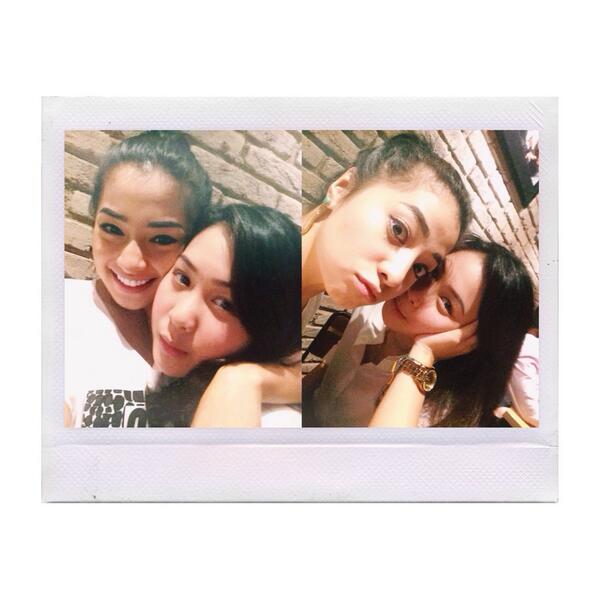 clrretha's tweet photo. Last night with my beloved piggy from Padang 😂😘 @nikitawilly_24 http://t.co/LILQzDGIP1