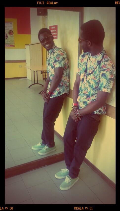MuGeeZ's tweet photo. Smile for me :-P http://t.co/Q2mOryw3E4