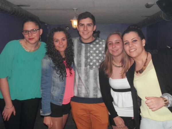 15Vctor's tweet photo. Gran noche :) @mafv7271 @andreafagines @MiriamCesantes http://t.co/Ola4ee8PJD