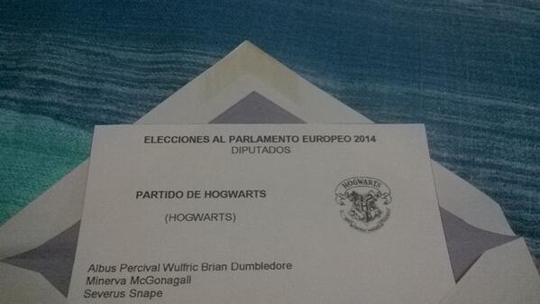 anit_86's tweet photo. Voy a votar. #YesWeHogwarts #VotaDumbledore http://t.co/4txrO74YoW" @Bego_L  yo ya he votadoo..