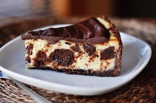 FoodPleaser's tweet image. Brownies Mosaic Cheesecake.